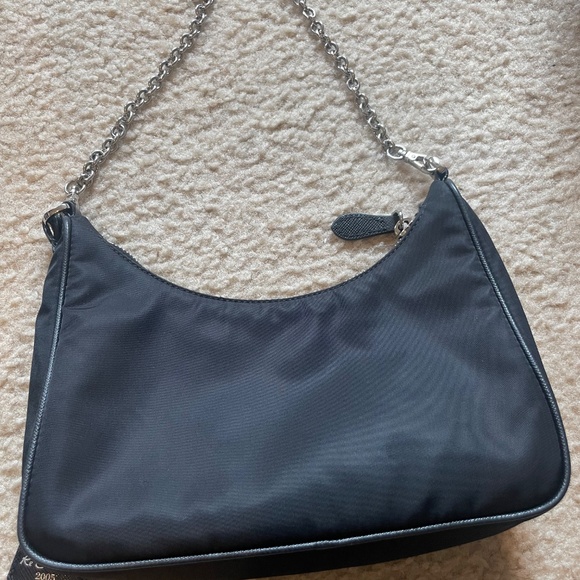PRADA Nylon Re-Edition 2005 Shoulder Bag Black - Picture 8 of 9
